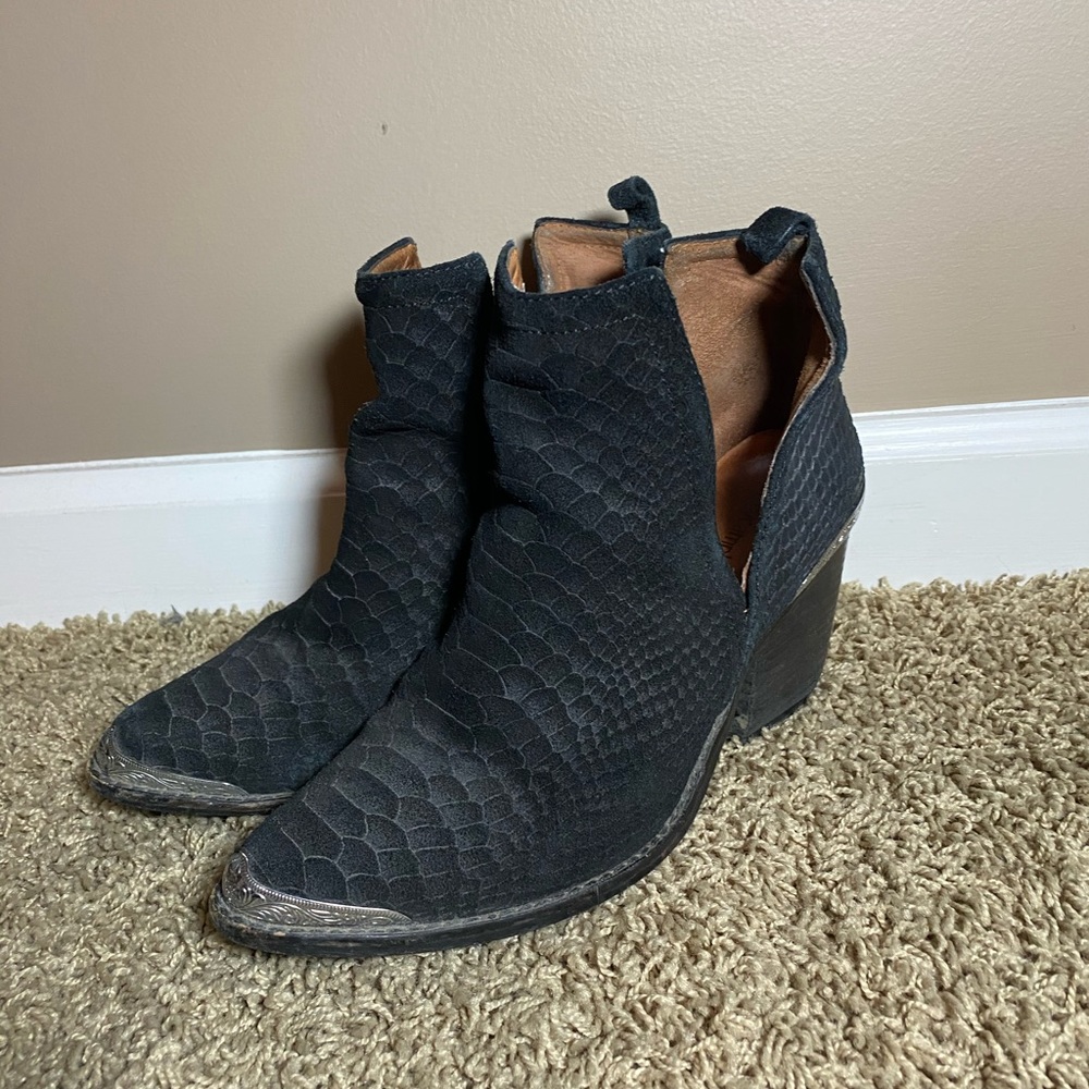 Jeffrey Campbell Cromwell booties